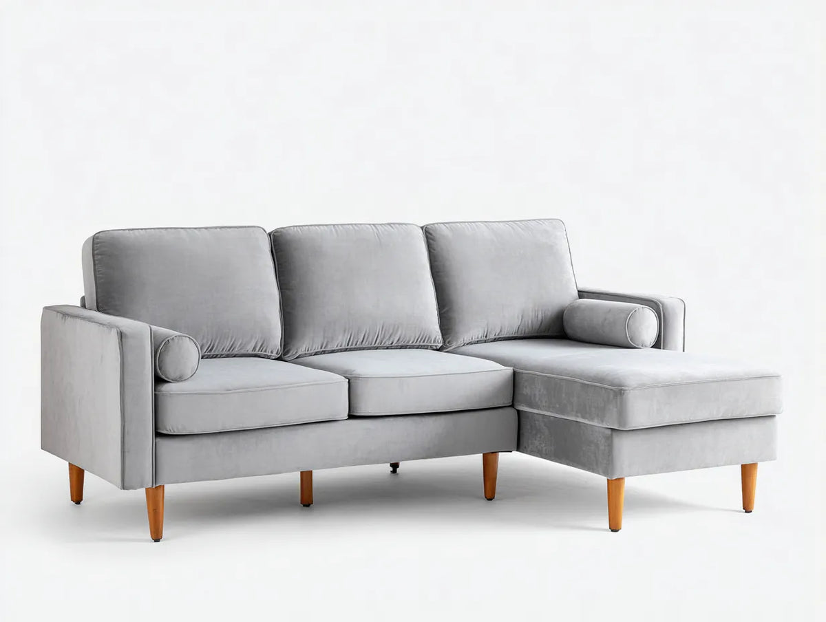 Divano angolare da soggiorno 242×150×86 cm - tessuto grigio chiaro e legno naturale - chaise longue integrata